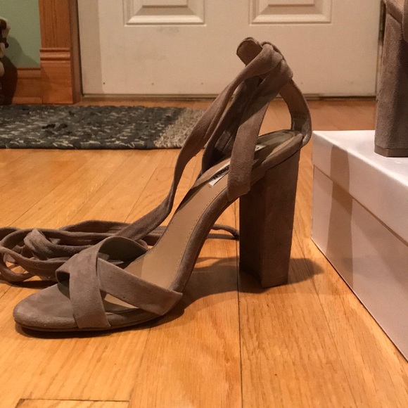 Steve Madden CHRISTEY Taupe Heels - Picture 4 of 8